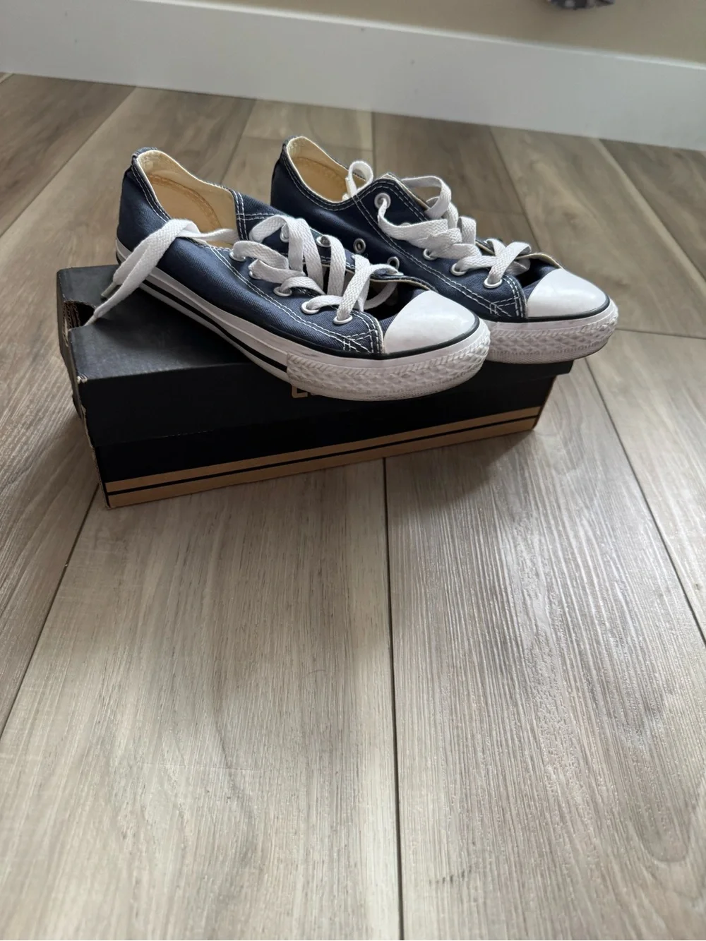 Converse Kids Low-Top Sneakers in Navy and White